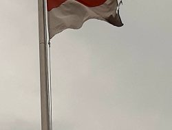Miris !! RTH Milyaran Rupiah Bendera Merah Putih Sobek dan Usang Dibiarkan Berkibar
