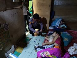 Kapolsek Pebayuran Kunjungi Yanti, Penderita Tumor Payudara Yang Butuh Uluran Tangan
