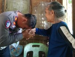 Sambut HUT Bhayangkara Ke-79 , Kasat Lantas Polres Nias AKP Sonahami Lase,S.H.,Salurkan Bantuan Kepada Warga Lanjut Usia.