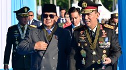 Kapolri Dan Presiden Kenakan Tanda Kehormatan Bintang Bhayangkara Utama Saat Pimpin Upacara HUT Bhayangkara ke-79