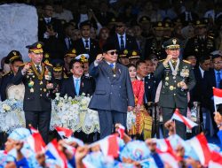 Presiden Hadiahi Penghargaan Nugraha Sakanti Dan Tanda Kehormatan Bintang Bhayangkara Nararya