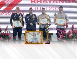 Lomba Layanan Polisi 110, Kapolresta Manokwari terima penghargaan dari Kapolda Papua Barat. 1 Juli 2025