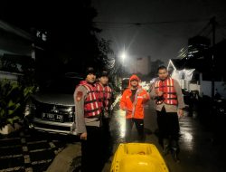 Banjir Rendam 12 RT di Petogogan Jaksel, Ditsamapta Polda Metro Jaya Lakukan Patroli Siaga