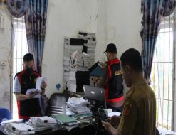 Tim Penyidik Kejaksaan Negeri Gunungsitoli, Geledah Kantor Dinkes Nias Barat, Usut Dugaan Korupsi.