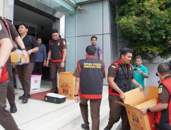 Tim Penyidik Kejati Sumsel Menggeledah 4 Tempat Terkait Perkara Dugaan Tipikor Pemberian Fasilitas Pinjaman/Kredit.