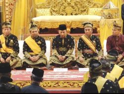 Kapolri Terima Anugerah Adat Ingatan Budi dari Lembaga Adat Melayu Riau
