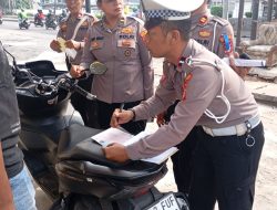 Giat Operasi Patuh Jaya 2025, Polsek Bekasi Barat Tertibkan Pelanggaran Lalu Lintas
