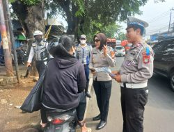 POLSEK BANTARGEBANG GELAR EDUKASI LALU LINTAS SECARA HUMANIS DI JALAN RAYA NAROGONG