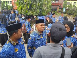Kepala BKPSDM Kota Bekasi Serahkan SK PPPK Tenaga Kesehatan Kota Bekasi