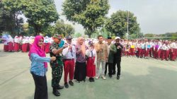POLSEK RAWA LUMBU BERIKAN PEMBINAAN KE SISWA SMPN 32 BEKASI TENTANG BAHAYA NARKOBA, TAWURAN, JUDI ONLINE, DAN KENAKALAN REMAJA