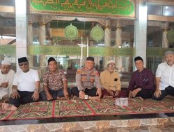 Kapolsek Bekasi Barat Ajak Warga Waspadai Penipuan Online Saat Jumat Keliling di Masjid Nurul Iman