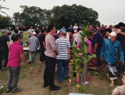 BHABINKAMTIBMAS BOJONG RAWALUMBU HADIRI PEMAKAMAN TOKOH AGAMA