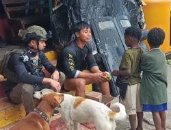 Wujud Kepedulian, Satgas Ops Damai Cartenz Ajak Anak-anak di Paniai Berbagi Keceriaan