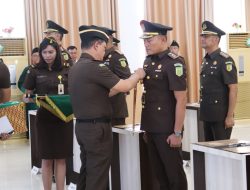 Kajati Kepri Pimpin Pelantikan 10 Pejabat Baru, Tekankan Profesionalisme dan Integritas.