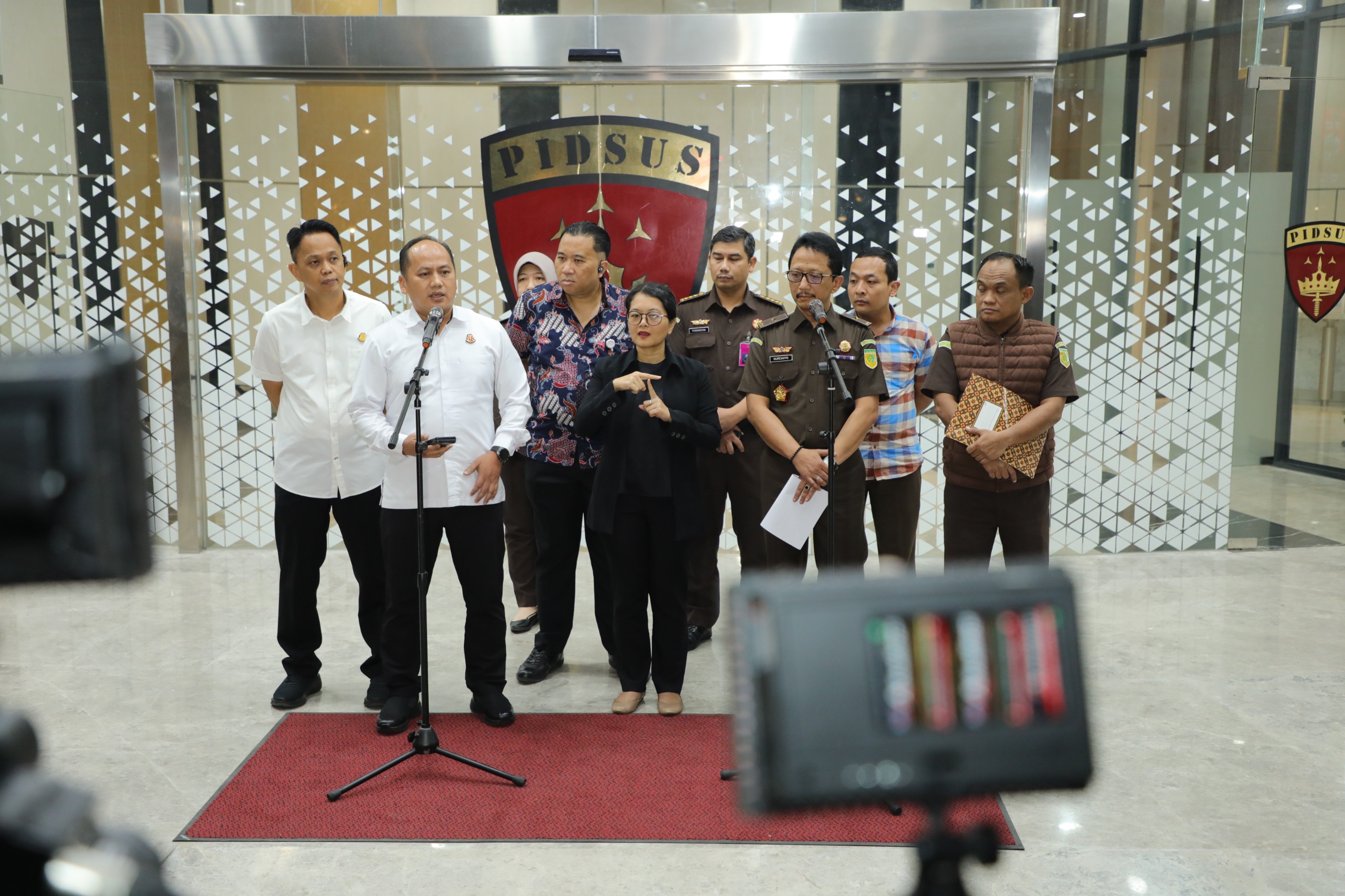 Tim Penyidikan Kejaksaan Agung Memeriksa 13 Orang Saksi Terkait Perkara Dugaan Korupsi Pemberian Kredit PT Sritex.