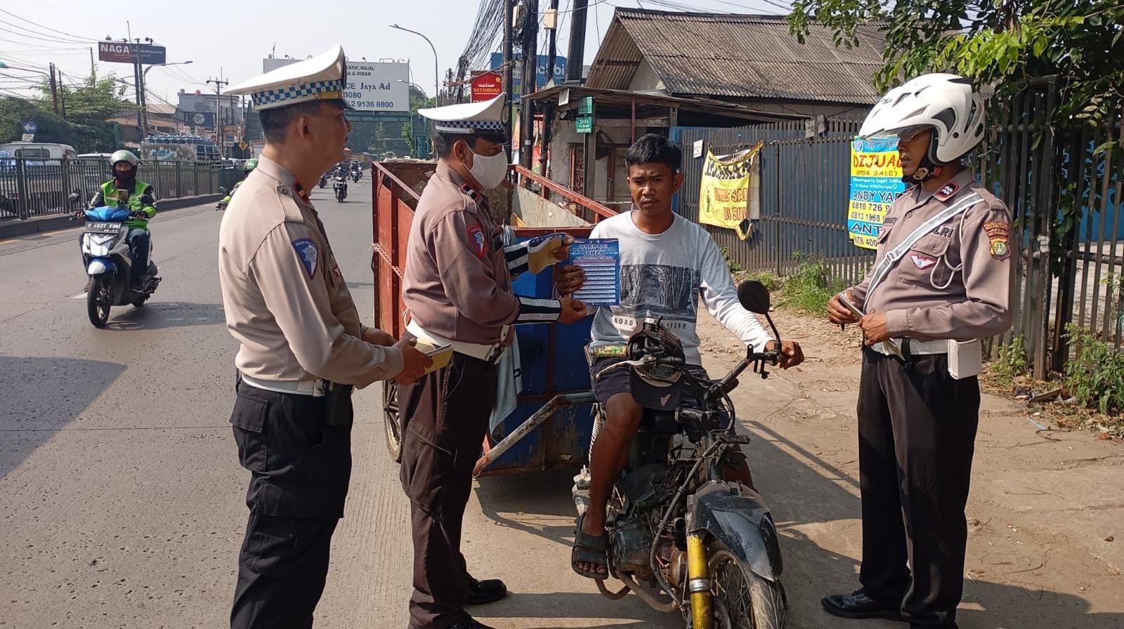 Operasi Patuh Jaya 2025: Polsek Bekasi Barat Fokus Edukasi Dan Penertiban Truk ODOL di Kranji