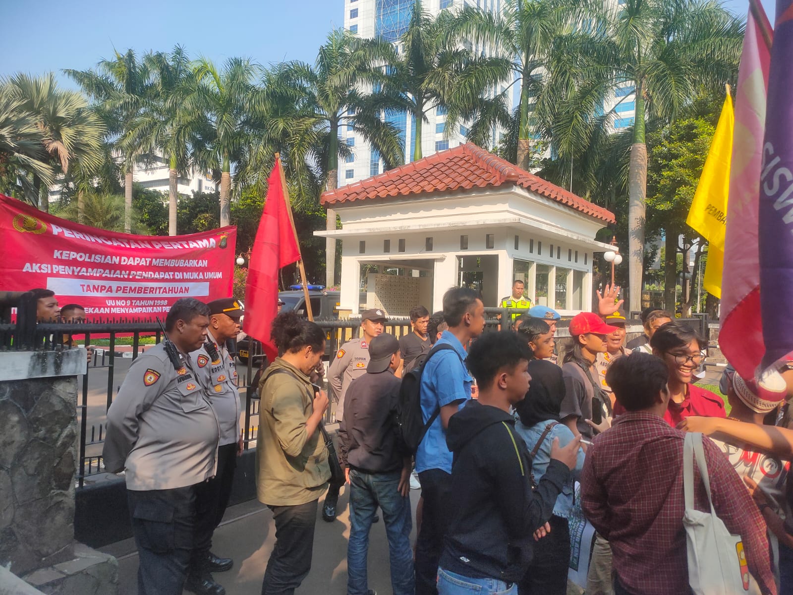 Aksi Tanpa Pemberitahuan, Kepolisian Tetap Berikan Pelayanan.