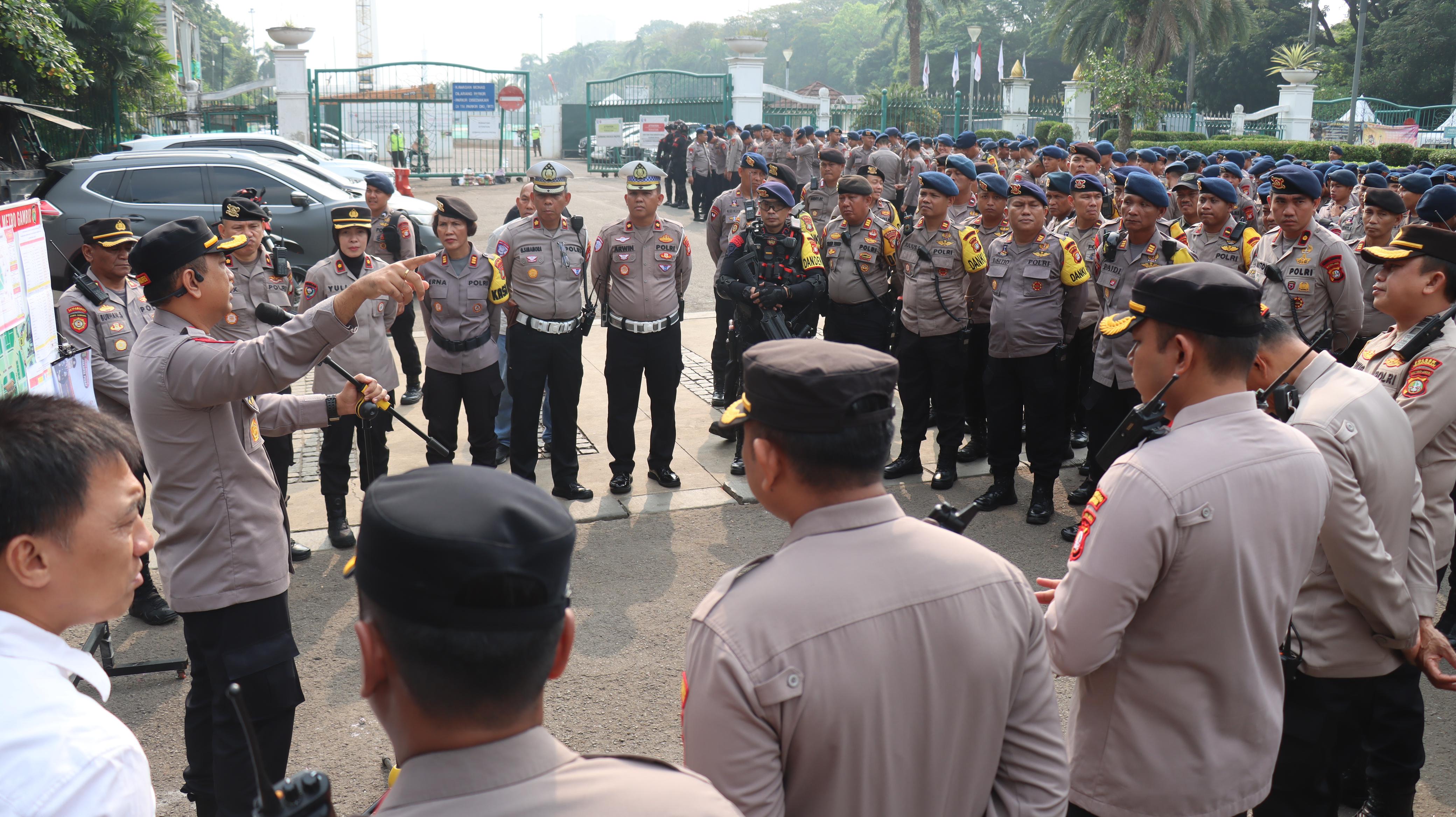 Polisi Siagakan 1.489 Personel, Amankan Aksi BEM SI di Silang Selatan Monas