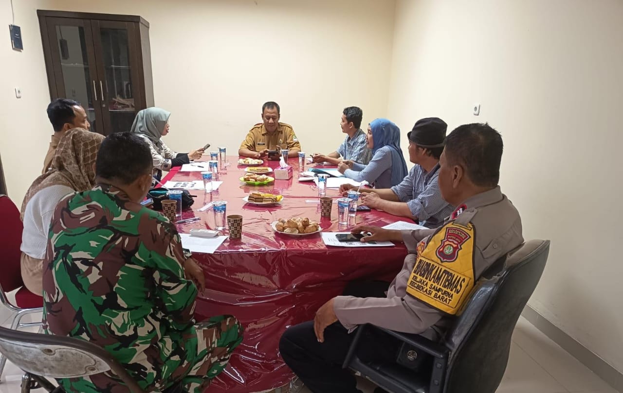 Dukung Program RUTILAHU, Bhabinkamtibmas Jakasampurna Hadiri Rapat Koordinasi Bersama Disperkimtan
