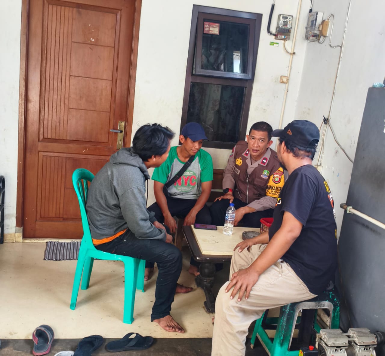Bhabinkamtibmas Jatibening Ajak Warga Aktif Jaga Keamanan Lingkungan