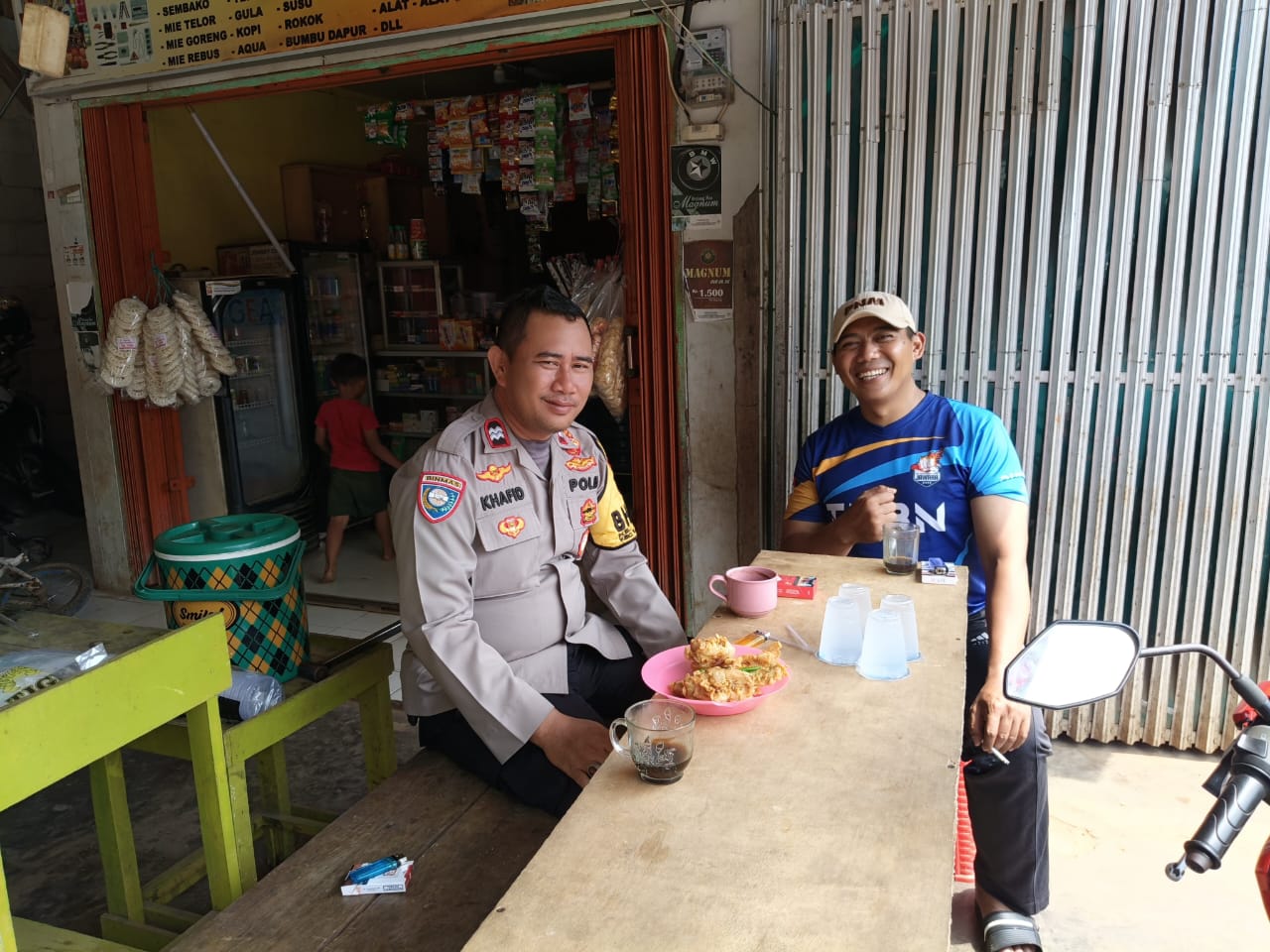 Bhabinkamtibmas Polsek Bantargebang Door to Door System, Ajak Warga Cimuning Aktif Jaga Keamanan Lingkungan