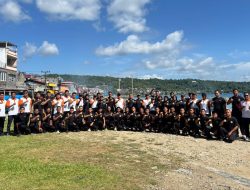 Personil Kompi 4 Batalyon C Brimob Polda Sumut Berkolaborasi dengan Basarnas Nias Gelar Olahraga dan Aksi Bersih Pantai.