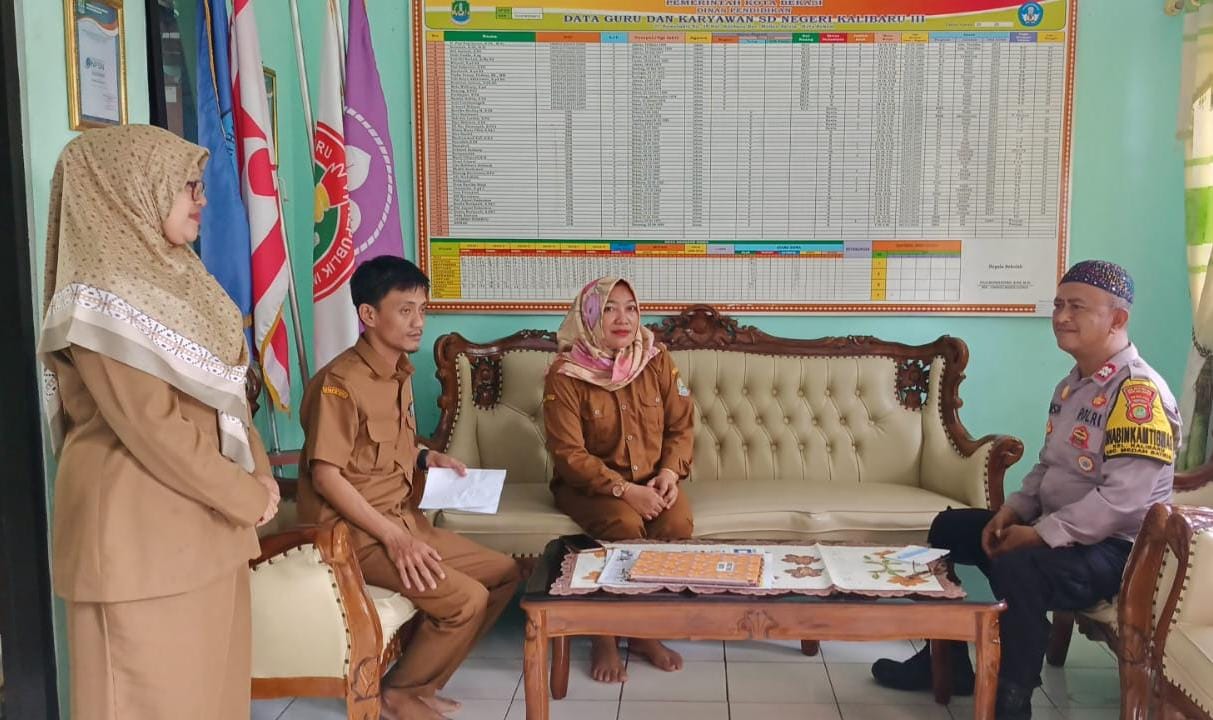 Bhabinkamtibmas Sambangi Sekolah, “Imbau Pelajar Taat Jam Malam”