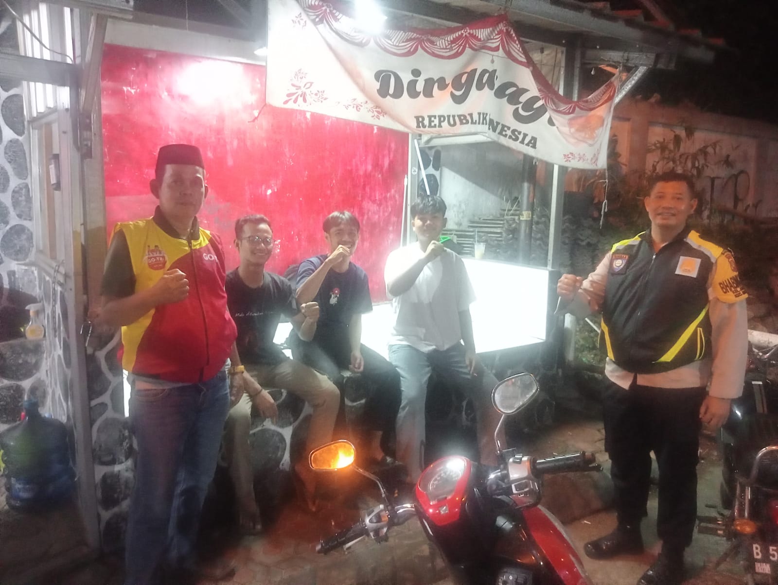 Bhabinkamtibmas Mustikasari Sambangi Poskamling, Ajak Warga Giatkan Siskamling Menjelang HUT RI ke-80
