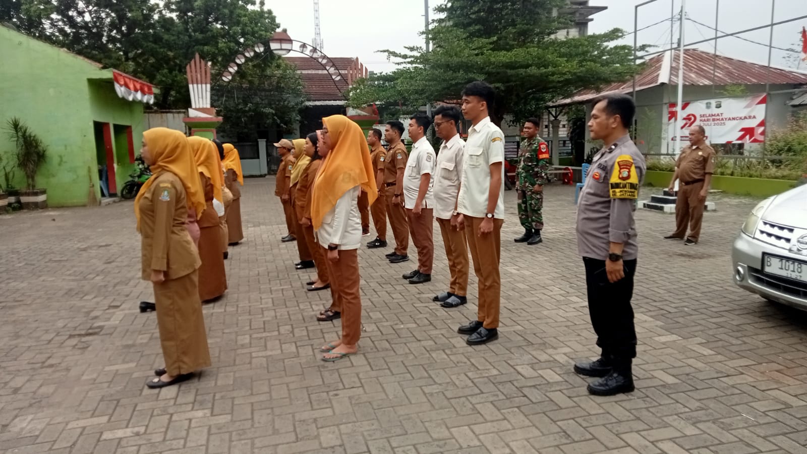 Bhabinkamtibmas Dan Babinsa Jatikramat Latih PBB Sambut HUT RI ke-80