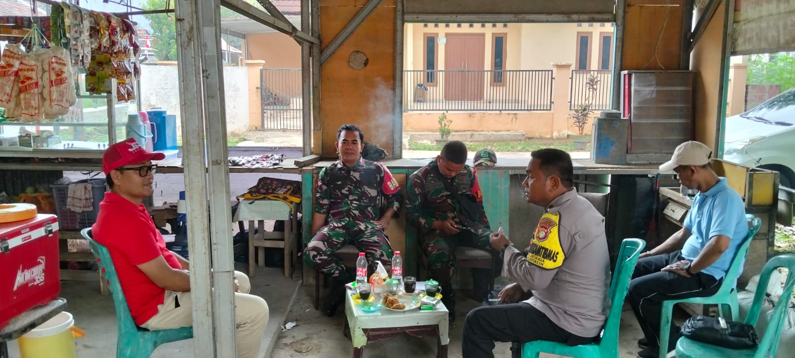 Sinergitas TNI-Polri Dan Pemerintah Kelurahan Jatirasa, Perkuat Keamanan Wilayah