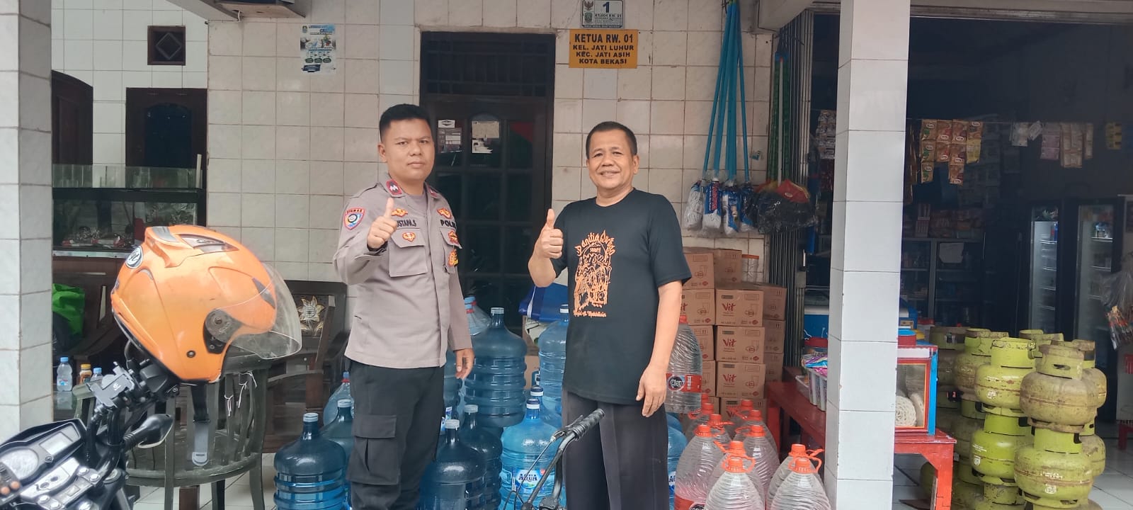Bhabinkamtibmas Jatiluhur Sambangi Ketua RW, Ajak Warga Bersinergi Jaga Keamanan