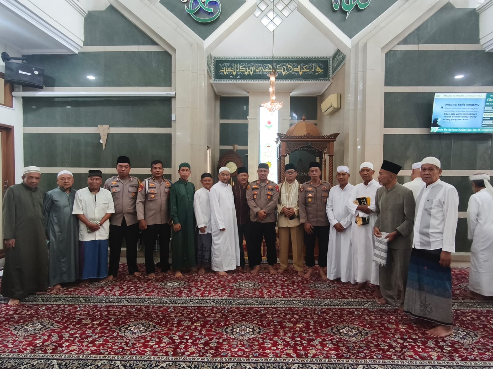 Jumat Keliling, Kapolsek Bekasi Barat Sampaikan Himbauan Kamtibmas