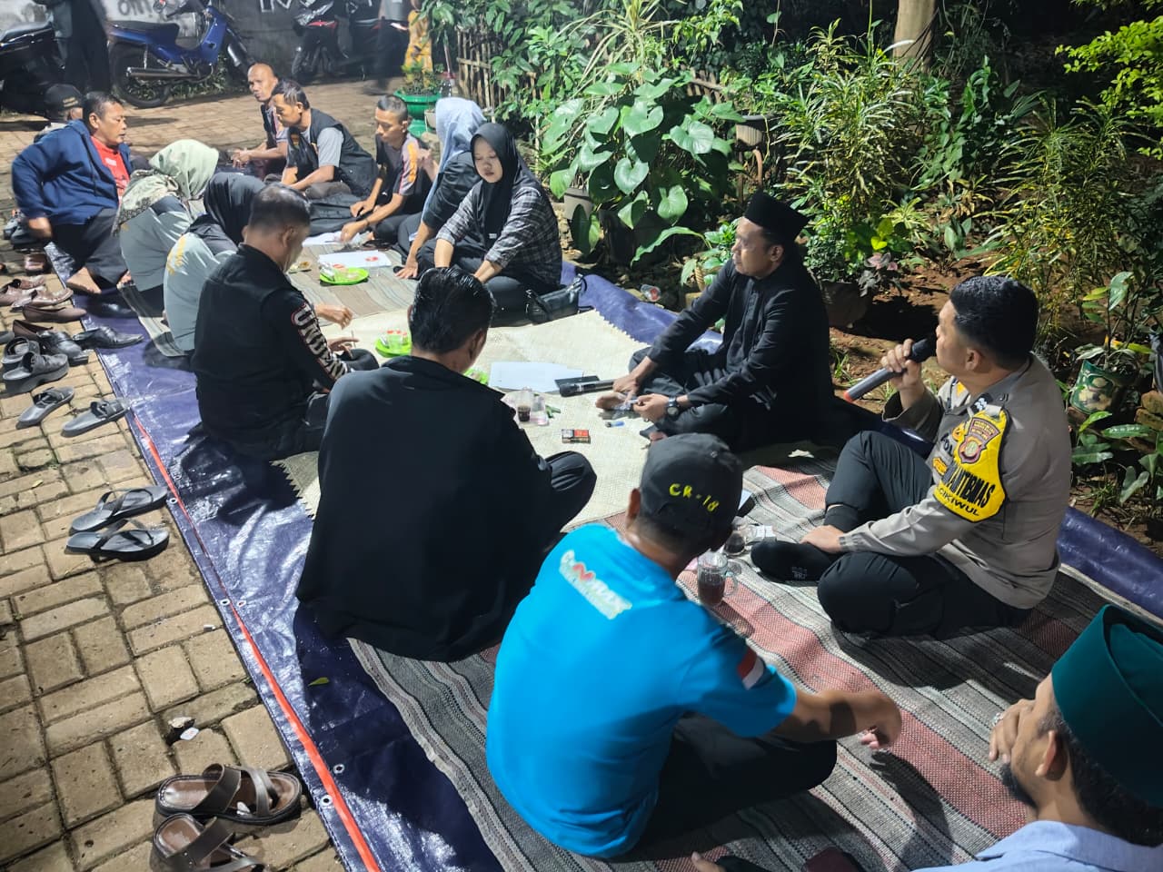 Cegah Kejahatan, Bhabinkamtibmas Cikiwul Ajak Pokdar Kamtibmas Dan Warga Bersinergi