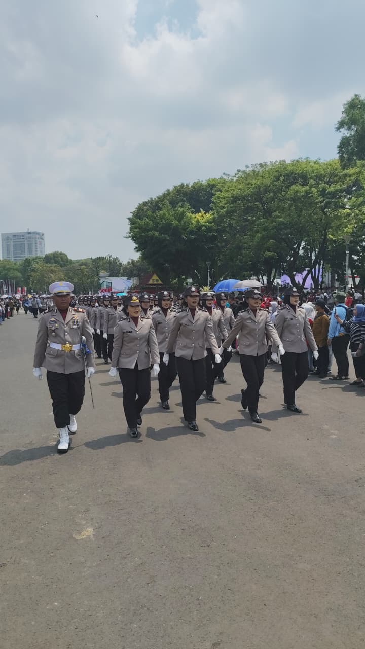 Pasukan Polwan Polda Metro Jaya Jadi Wajah Kebanggaan di Upacara HUT ke-80 RI.