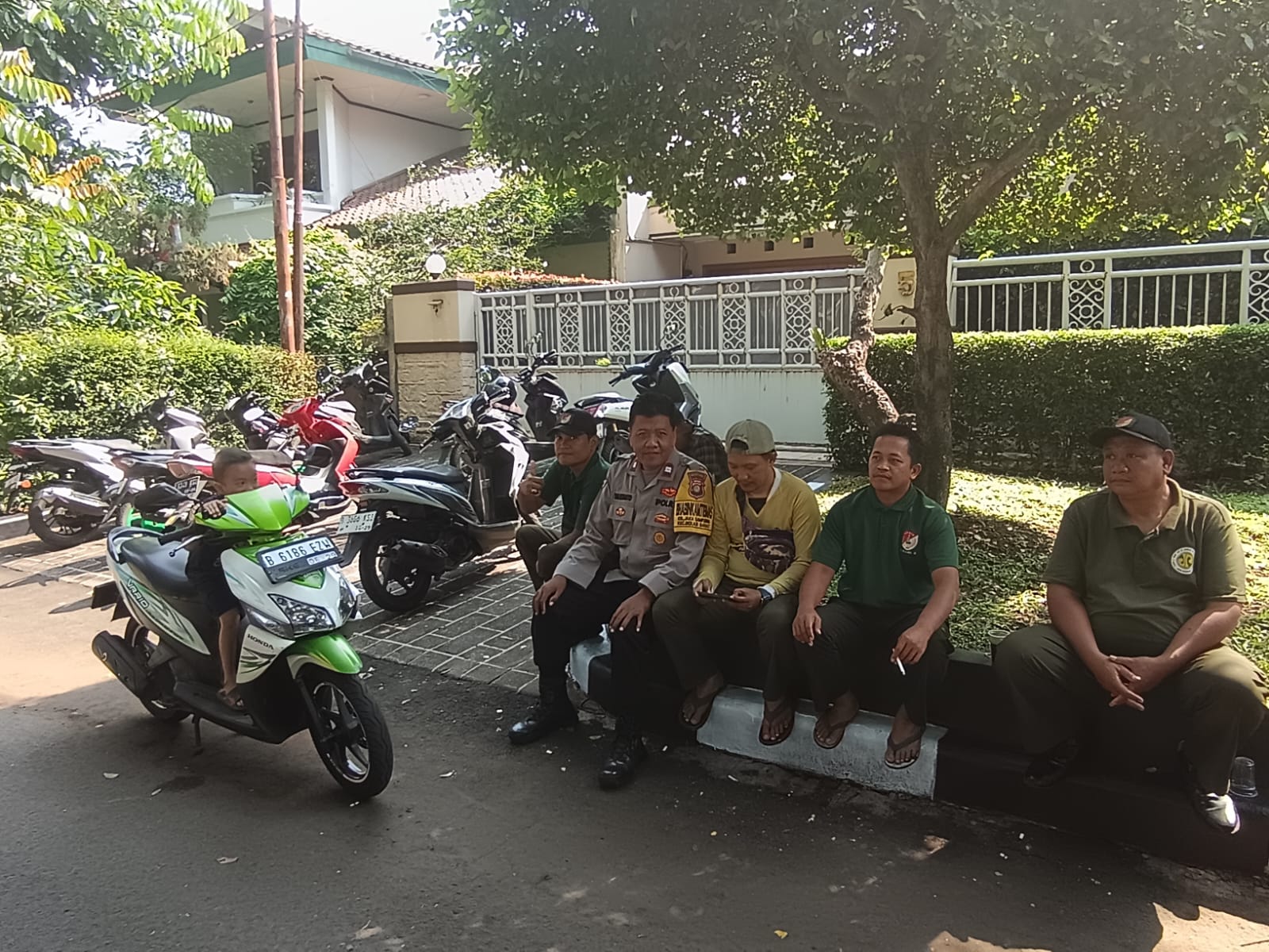 Warga Jakasampurna Meriahkan HUT ke-80 RI Dengan Lomba di Lapangan Basket