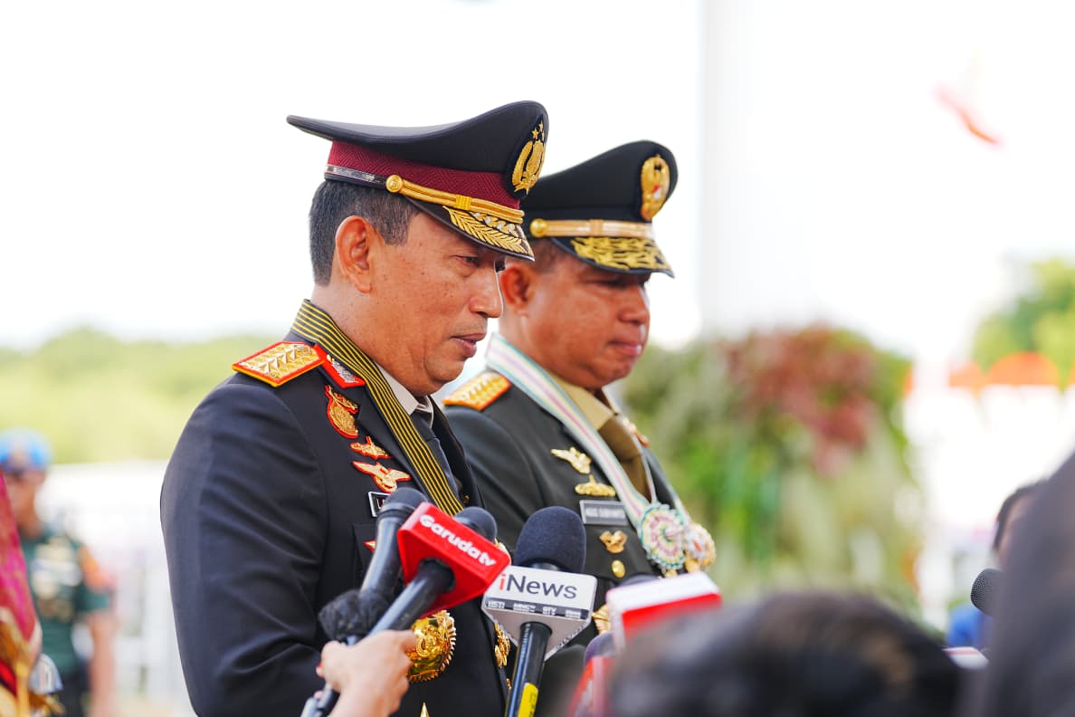 Kapolri Jenderal Listyo Sigit Prabowo dan Panglima TNI Jenderal Agus Subiyanto,Apresiasi Antusiasme Warga Dalam Upacara HUT RI ke-80 di Istana.