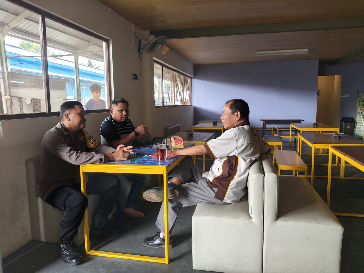 Cegah Kejahatan, Bhabinkamtibmas Cikiwul Ajak Warga Aktifkan Siskamling