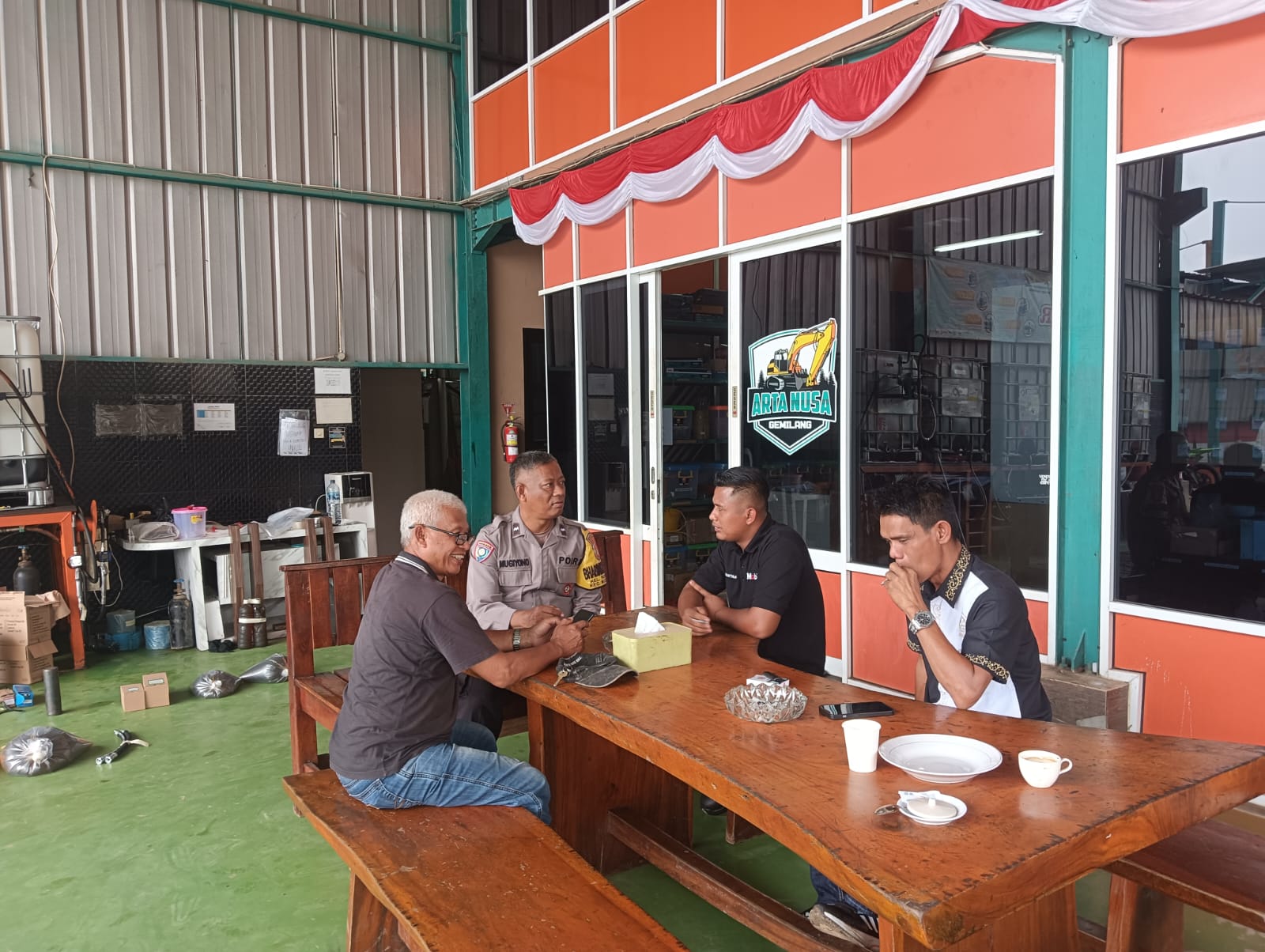Cegah Curanmor, Bhabinkamtibmas Padurenan Ingatkan Karyawan Dan Warga Waspada
