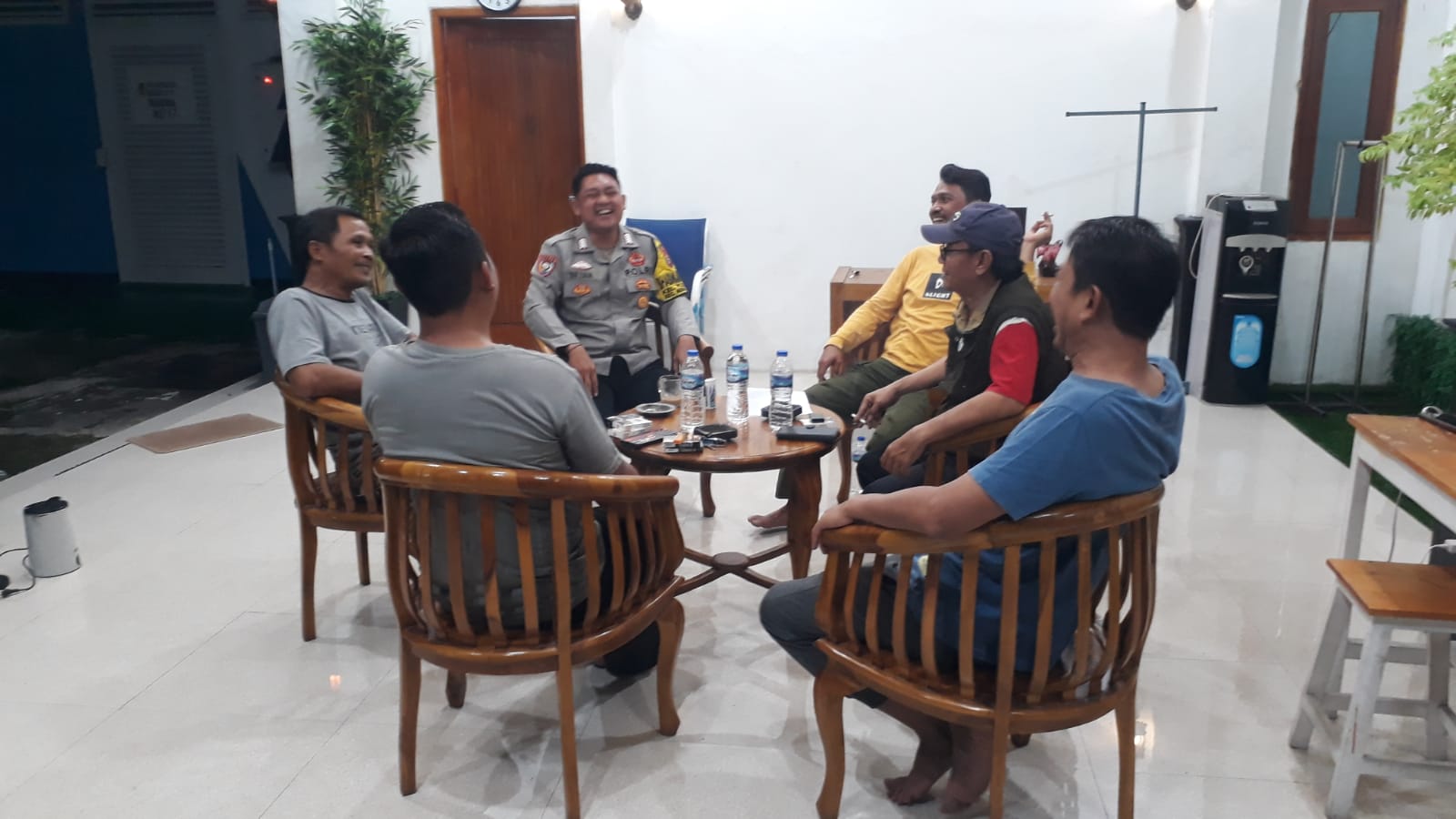 Sinergi Jaga Kamtibmas, Polsek Medan Satria Gelar Ngopi Kamtibmas di Perumahan THB RW 022