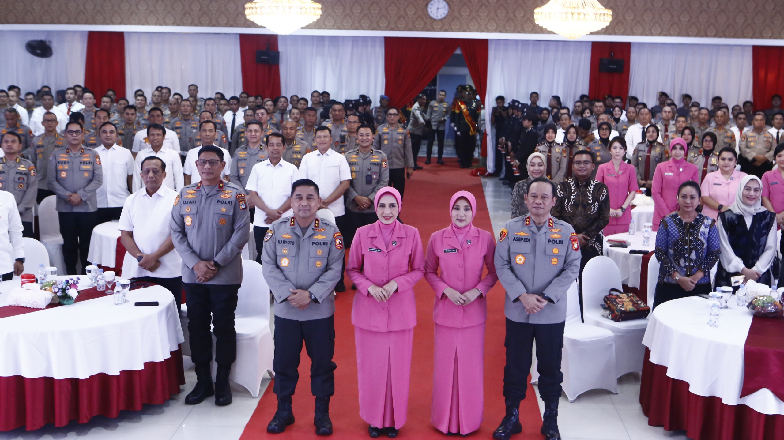 Polda Metro Jaya Gelar Tradisi Penyambutan Kapolda Baru Dan Pelepasan Kapolda Lama