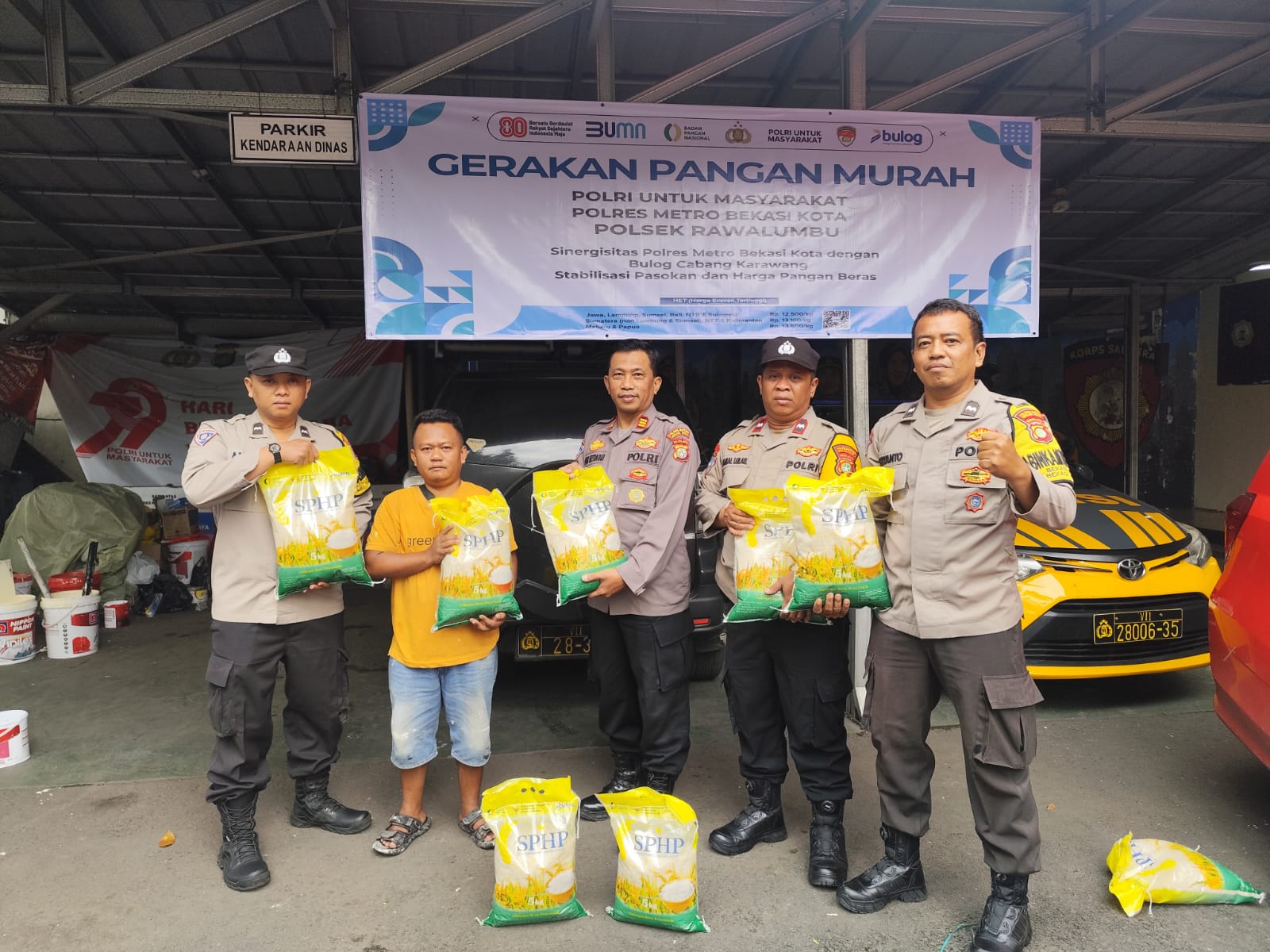 Polsek Rawalumbu Gelar Gerakan Pangan Murah Untuk Warga