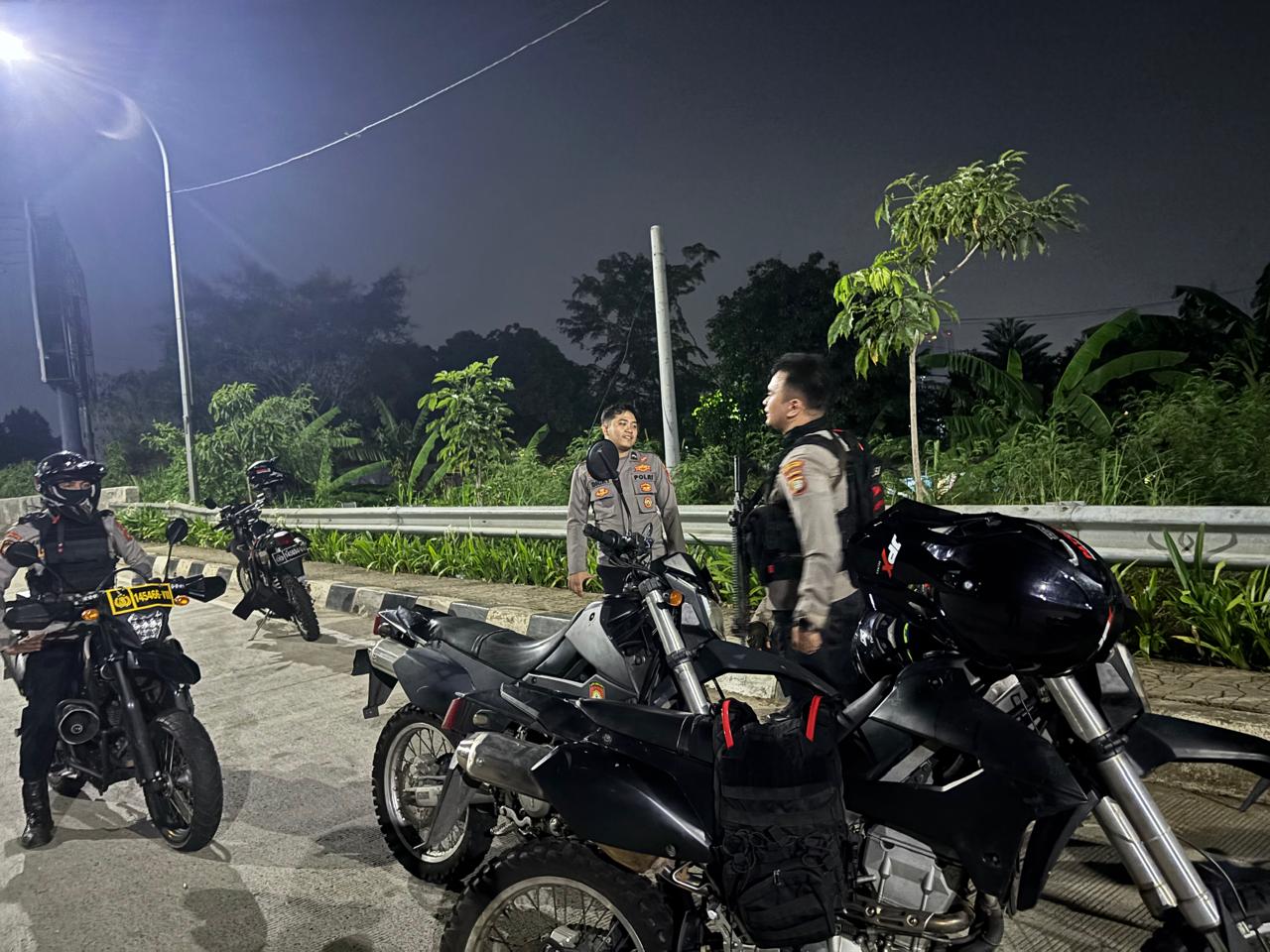 Polisi Perintis Presisi Polres Metro Bekasi Kota Gelar Patroli Pastikan Keamanan Warga di Dini Hari