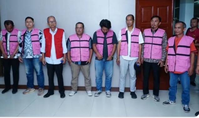Kejati Sumut Menahan 8 Orang Tersangka Dugaan Korupsi Pembangunan dan Perbaikan Jalan di Kabupaten Batubara.