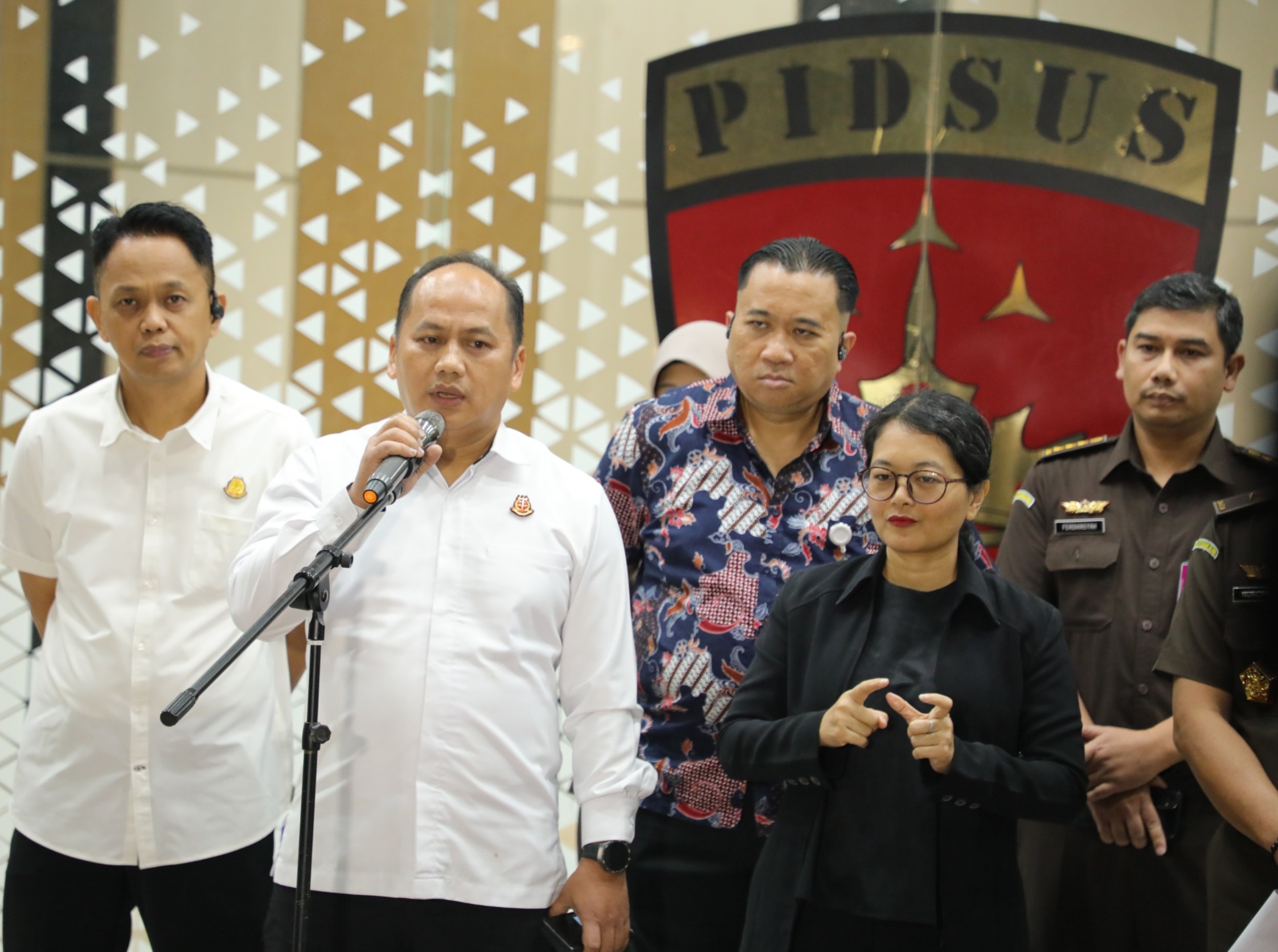 Kejagung RI Memeriksa 3 Orang Saksi Terkait Perkara Dugaan Korupsi Minyak Mentah PT Pertamina.