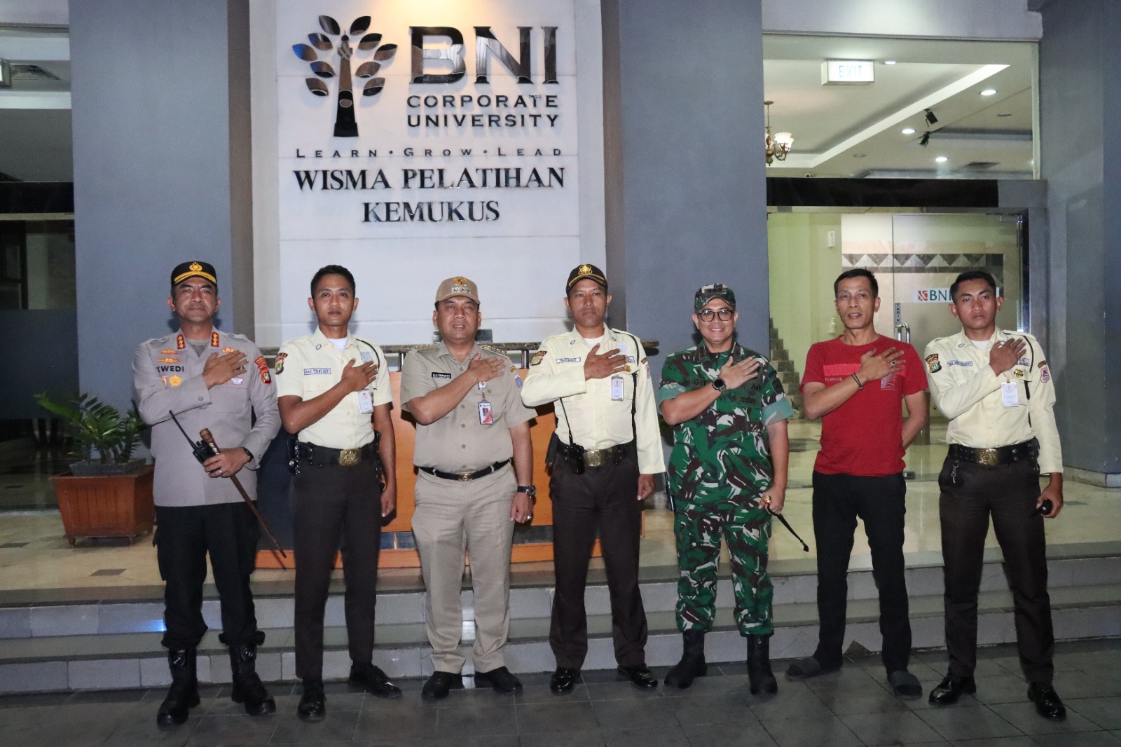 Patroli Skala Besar, Polres Jakbar Bersama 3 Pilar Hadirkan Rasa Aman di Tengah Masyarakat
