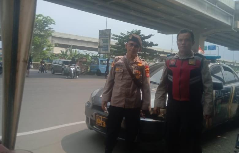Pembatasan Dan Penyekatan Massa di Gerbang Tol Jakasampurna