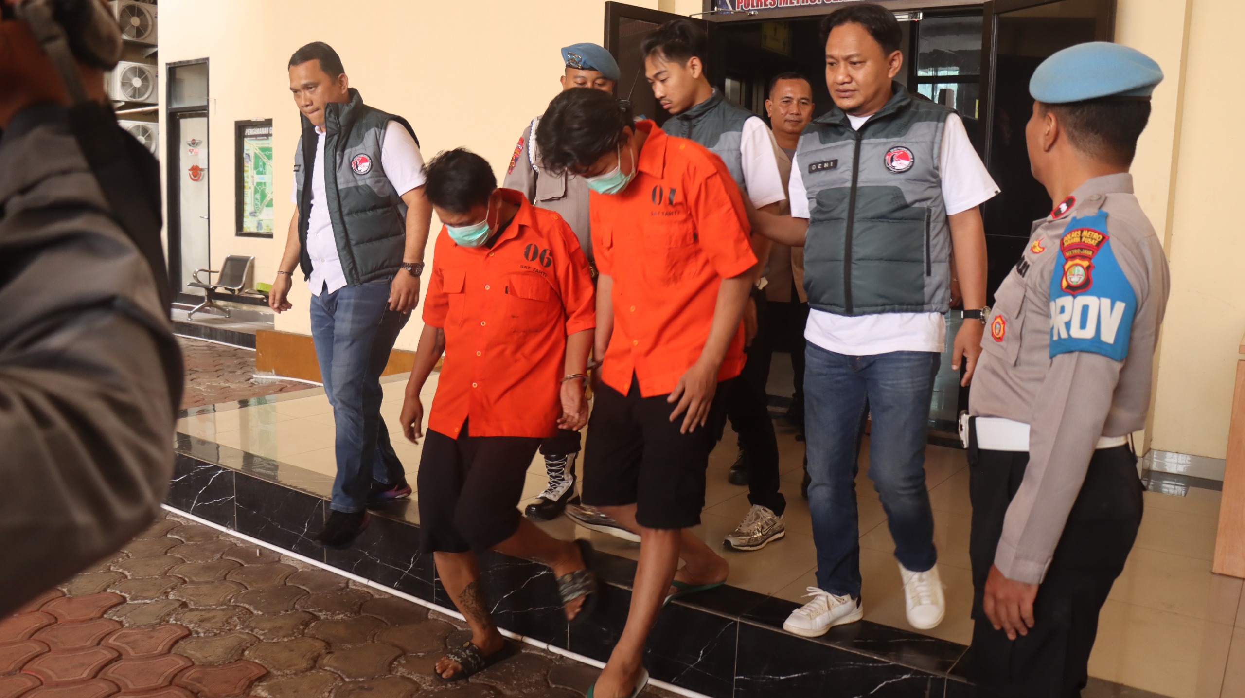 Polres Jakarta Pusat Amankan Dua Pria di Cakung Simpan 53 Kg Ganja, Jaringan Diduga Berasal dari Aceh.