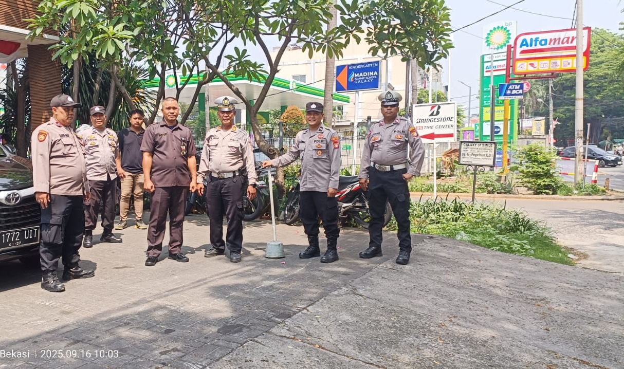 Polsek Bekasi Selatan Gelar Apel Dan Patroli Kamtibmas di Sejumlah Pusat Keramaian