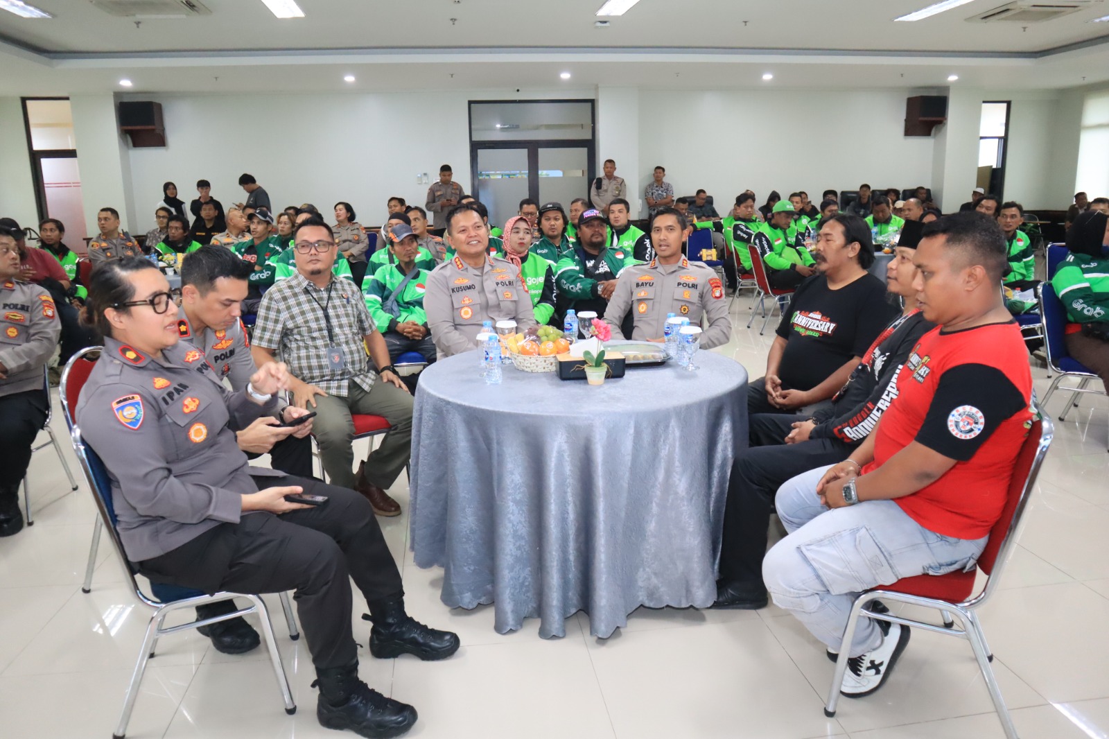 Perkuat Kemitraan, Polres Metro Bekasi Kota Kukuhkan Pengurus Ojol Roda Jaga Bekasi