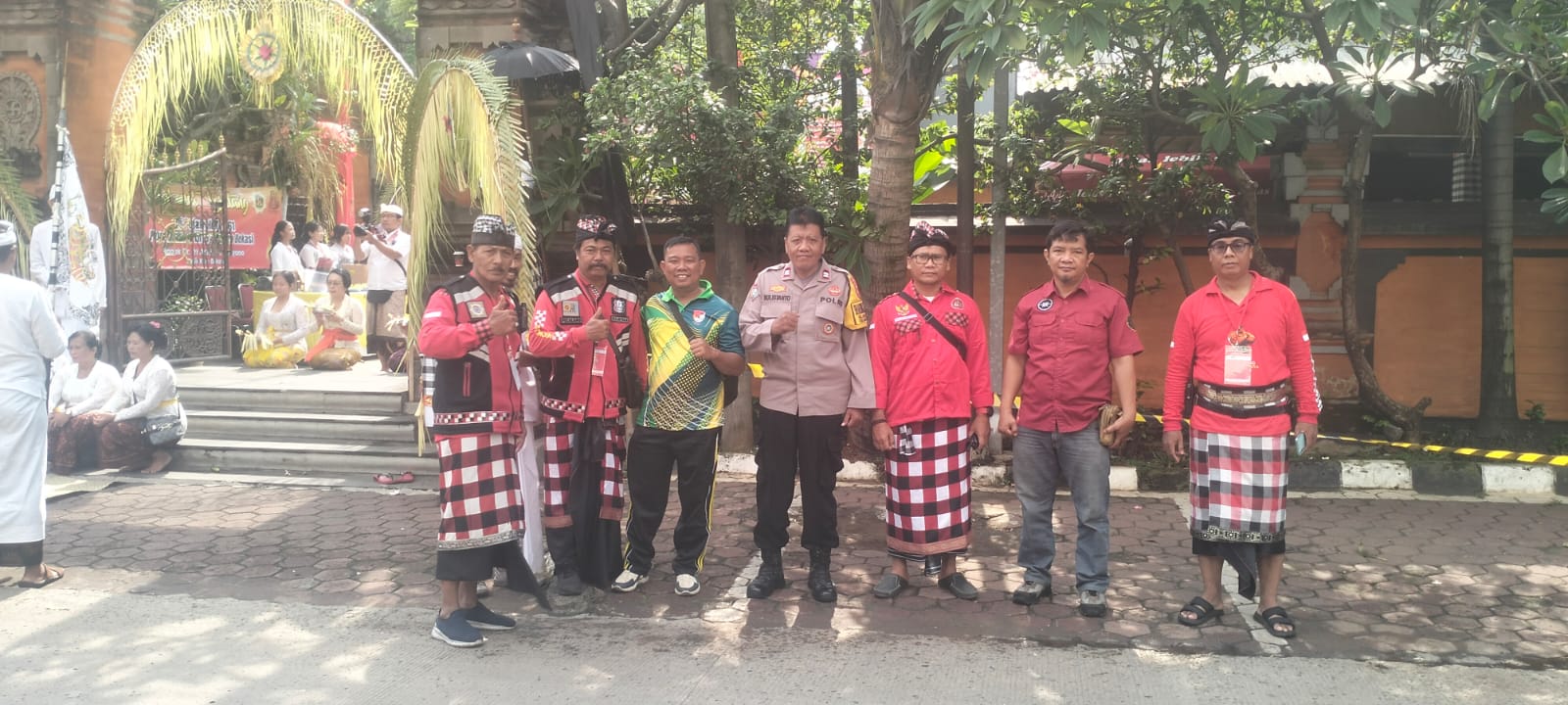 Polsek Bekasi Barat Amankan Upacara Pujawali Ke-61 di Pura Agung Tirta Bhuana Jakasampurna